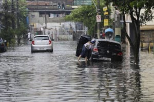 Quando o seguro auto pode cobrir danos em decorrência da chuva?
