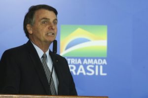 "Quem quiser seguro pode procurar uma seguradora", diz Bolsonaro sobre DPVAT