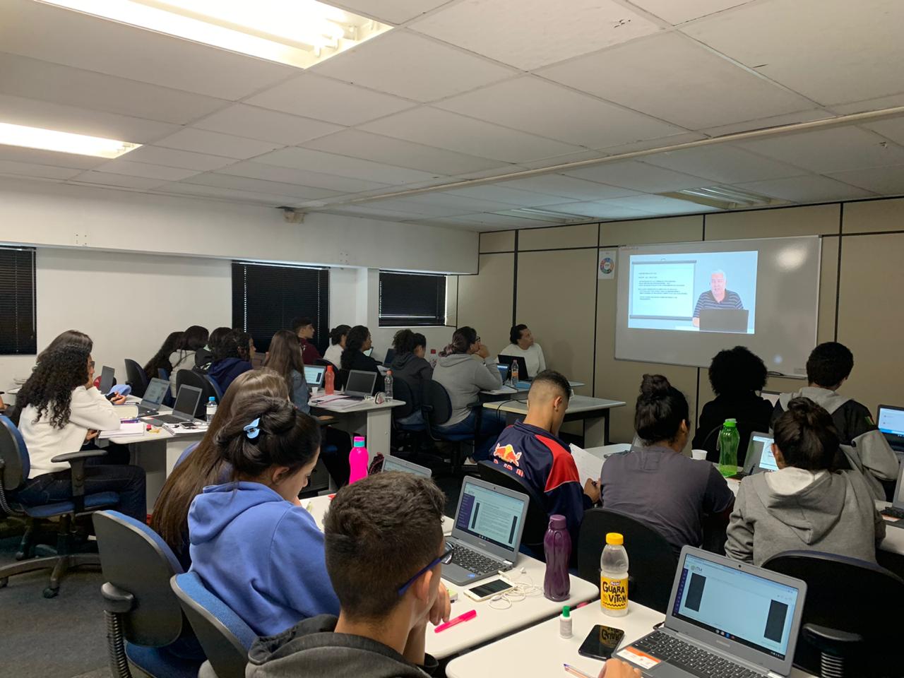 Jovens do Instituto Techmail participam do Ensino à Distância do Sincor-RJ