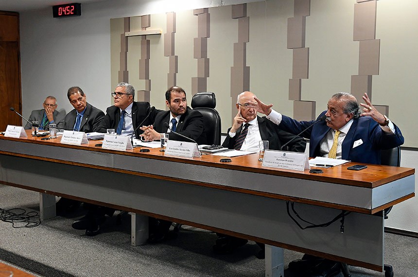 MP 905: corretores devem obter registro de autorreguladora