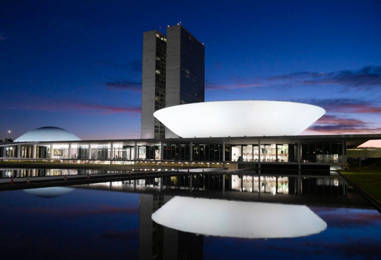 Câmara aprova novo texto da MP 905/19 e favorece corretores