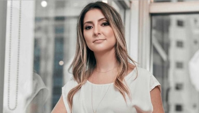 Fabiana Resende, vice-presidente do Seguro PASI, conta sobre sua carreira no livro "Mulheres no Seguro"