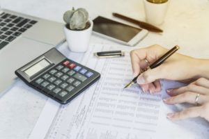 Mercado fecha em alta pelo quarto mês seguido, e CNseg projeta fechamento anual positivo