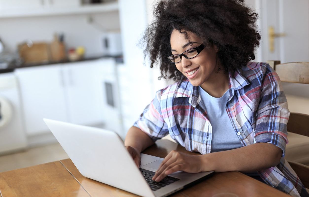 Conhecer Seguros anuncia Black Friday com descontos de até 70% em cursos online
