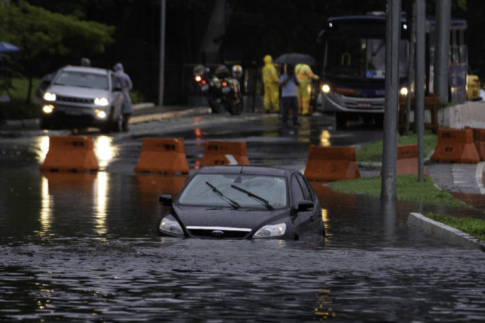 Seguro auto e os cuidados com as chuvas de verão