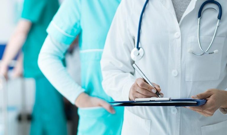 Setor de saúde privado atinge o maior número de empregos do ano em novembro de 2020