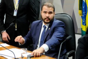 Corretor de seguros, Lucas Vergilio é escolhido líder do partido na Câmara