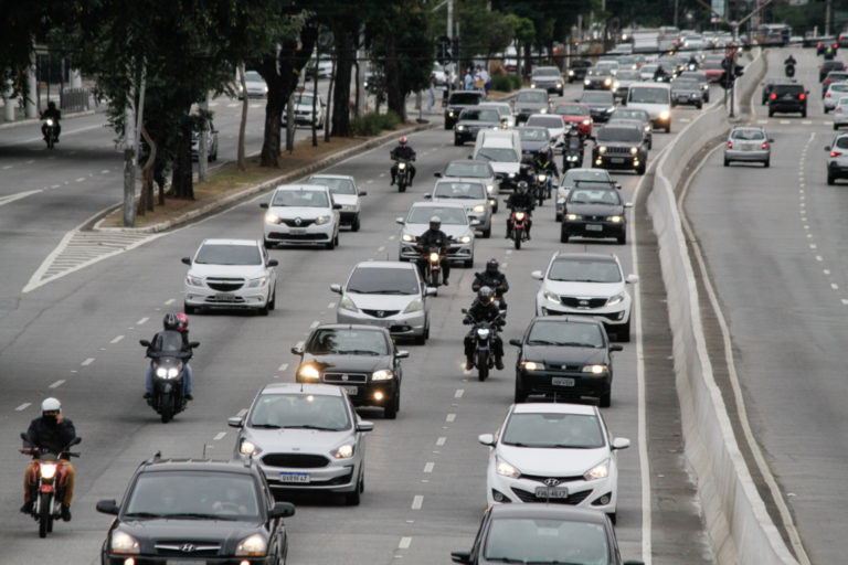 Pesquisa mostra que valor do seguro auto caiu em abril