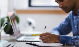 AXA inclui treinamento de diversidade na trilha de certificação para prestadores de serviços