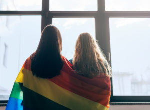 Amparada por lei, inclusão de cônjuges homoafetivos em Seguros de Vida exige das seguradoras ainda mais cautela