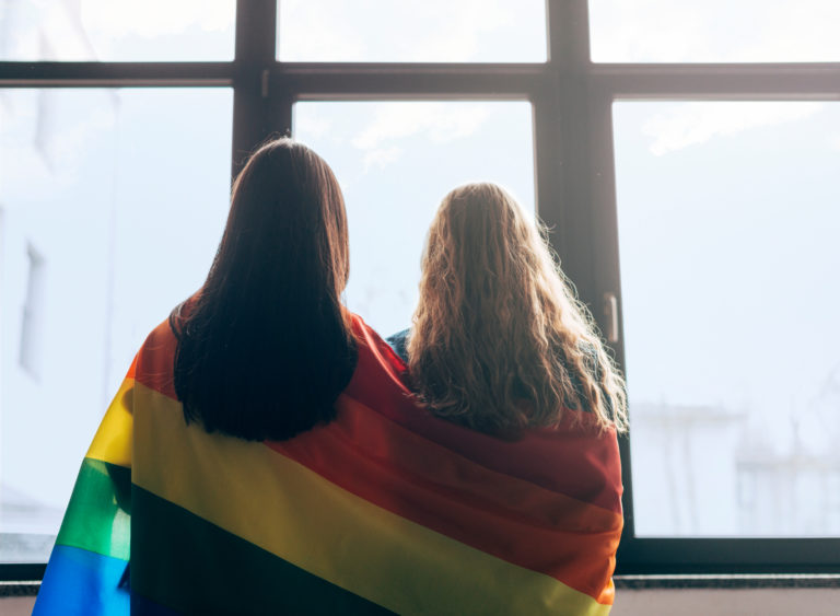 Amparada por lei, inclusão de cônjuges homoafetivos em Seguros de Vida exige das seguradoras ainda mais cautela