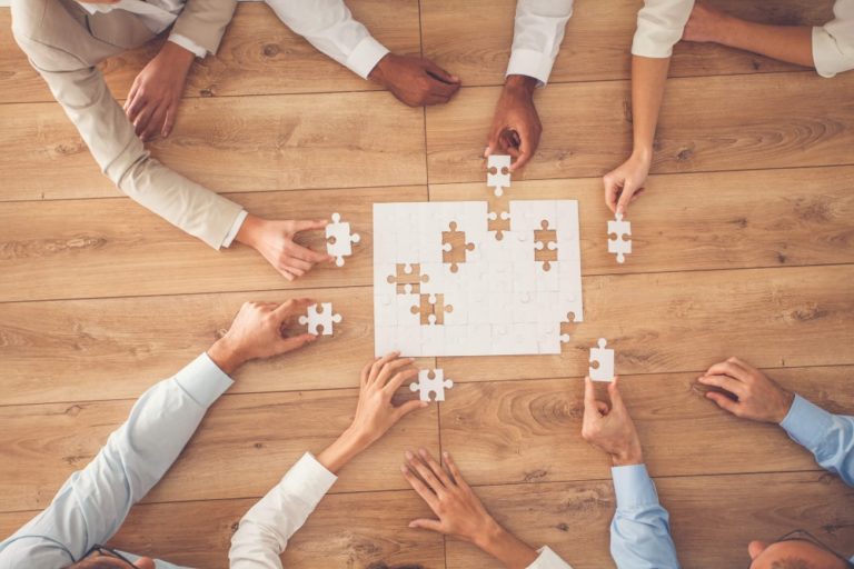 Insurtech Azos fecha parceria com seguradora Excelsior para expandir venda de seguros