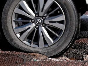 Seguradora adiciona cobertura para proteção contra buracos no seguro auto