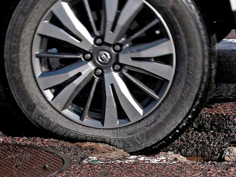 Seguradora adiciona cobertura para proteção contra buracos no seguro auto