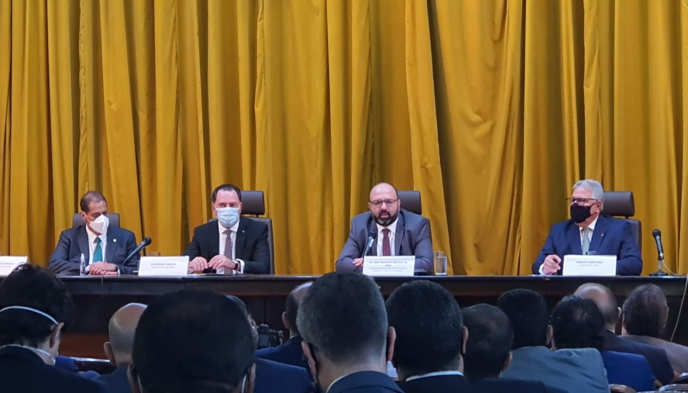 Em cerimônia de posse, Alexandre Camillo promete diálogo estreito com o setor