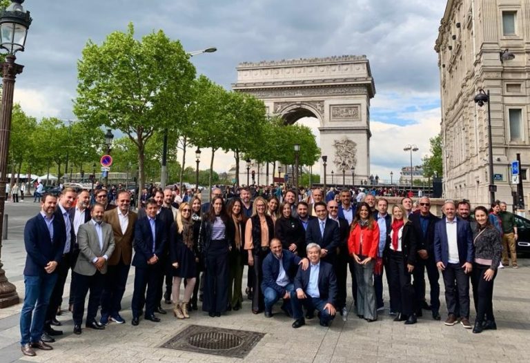 AXA no Brasil leva corretores para a França