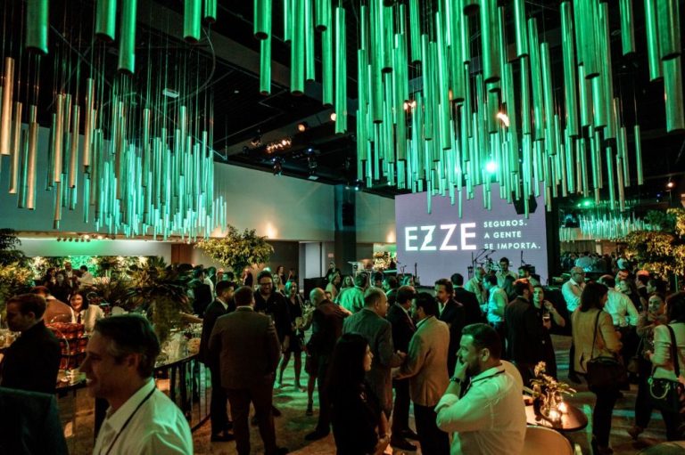 EZZE apresenta sua nova marca em encontro com corretores de seguro