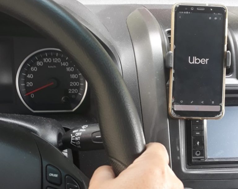 Motoristas da Uber vão contratar seguro direto pelo aplicativo