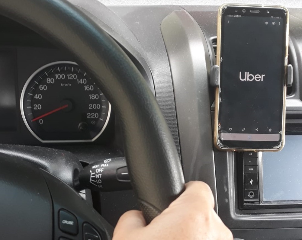 Motoristas da Uber vão contratar seguro direto pelo aplicativo