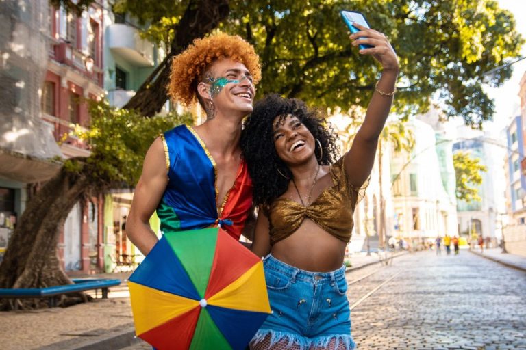 Seguradora prevê crescimento de 15% na contratação de seguro celular no carnaval