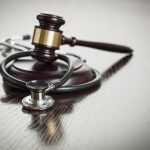 Judicialização da saúde: número de processos é maior que o de médicos no Brasil