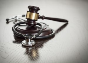 Judicialização da saúde: número de processos é maior que o de médicos no Brasil