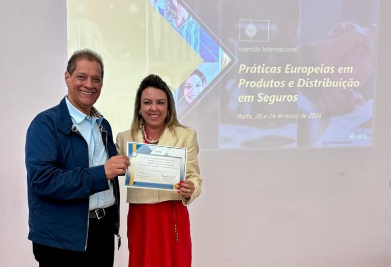 Em Portugal, Rosane Mota recebe certificado internacional de seguros