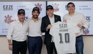 Presidente do Corinthians se reúne com sócios da EZZE Seguros