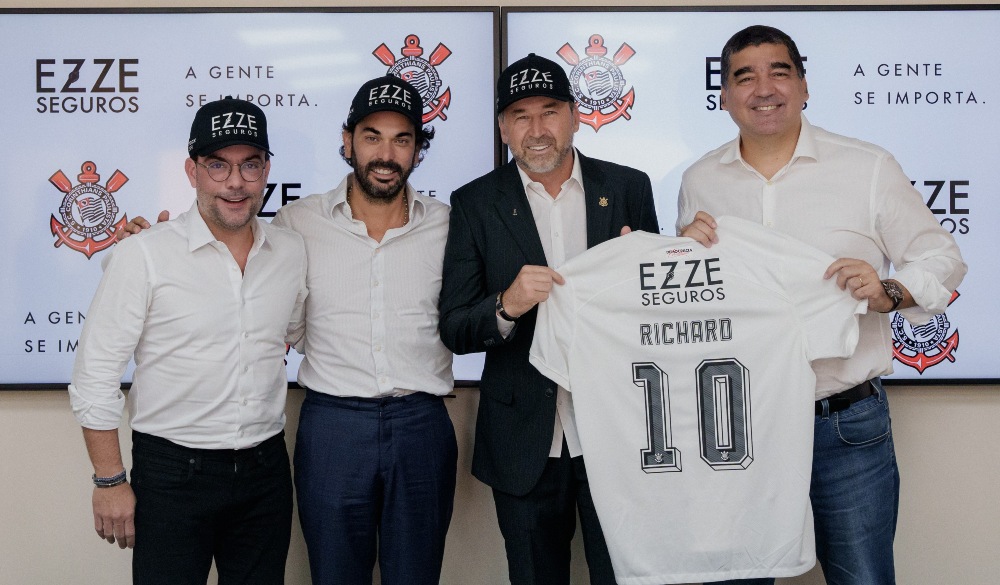 Presidente do Corinthians se reúne com sócios da EZZE Seguros