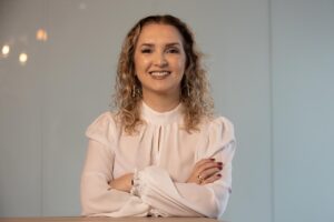 Odete Queirós é anunciada na Akad para área de Parcerias e Afinidades