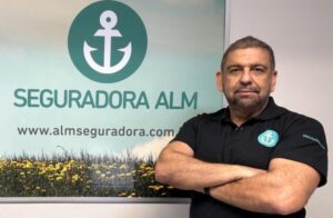 Seguradora ALM entrega premiação em sorteio promovido pelo Projeto Vida Longa