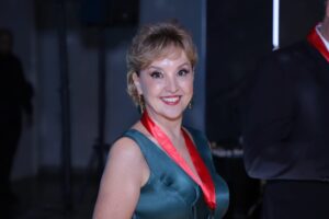 Regina Lacerda recebe Medalha do Mérito Segurador 2024