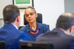 Ministra do Meio Ambiente discute os riscos climáticos com o mercado de seguros