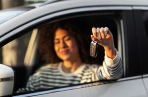 Valor do seguro dos carros mais vendidos do Brasil registra queda para ambos os gêneros em fevereiro
