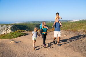 Famílias sem seguro viagem pagam até 10x mais em emergências médicas durante as férias de julho