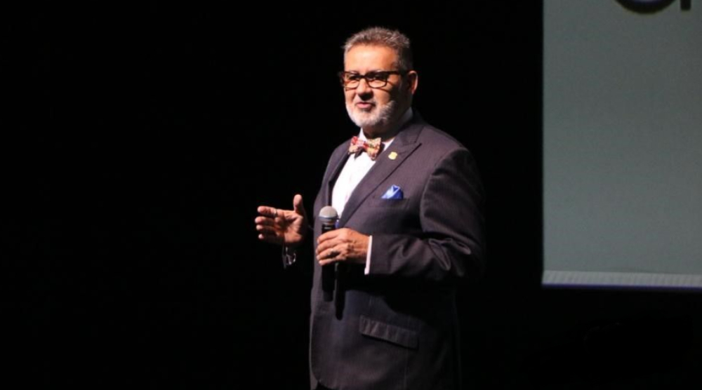 Flertando com os desinteressados: o desafio de vender seguros e propósito em um mundo distraído