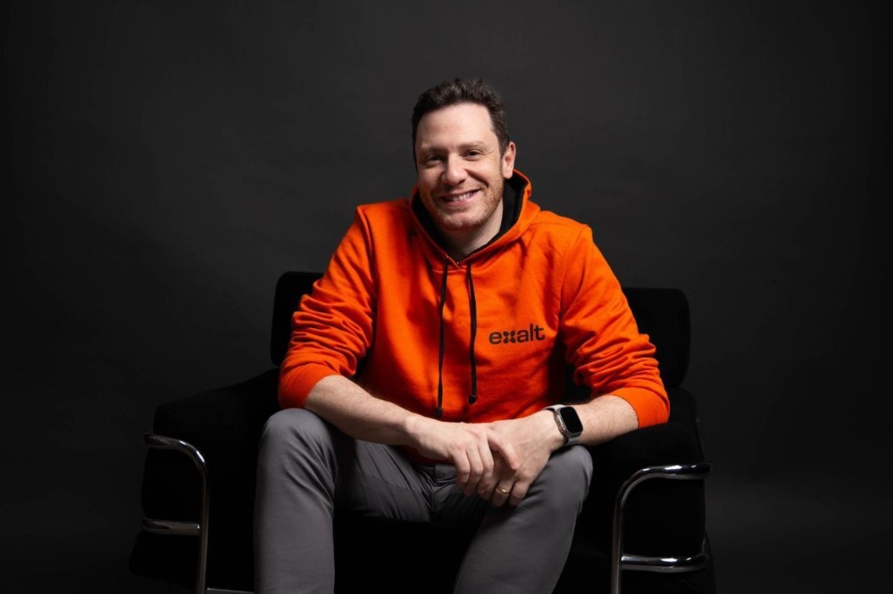 Exalt se consolida como aceleradora de corretoras e projeta 2026 focado no empreendedorismo