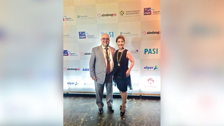 Regina Lacerda prestigia posse do presidente do SINCOR/DF em Noite Acadêmica da ANSP