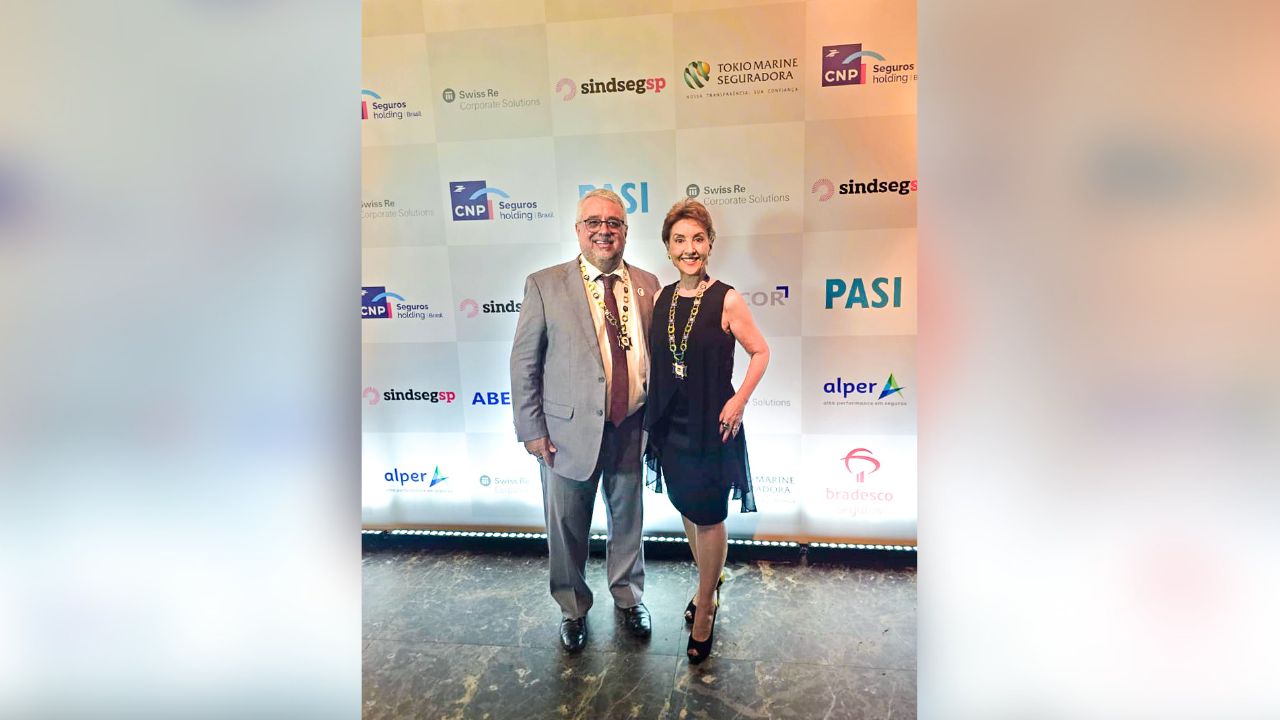 Regina Lacerda prestigia posse do presidente do SINCOR/DF em Noite Acadêmica da ANSP