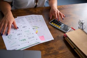 Consórcios movimentam R$ 179,4 bilhões e avançam 27% em 2026