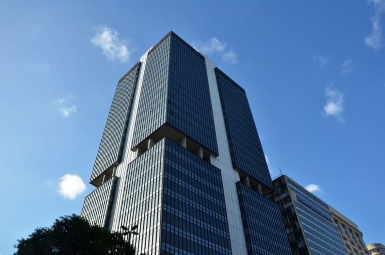 Susep suspende quase 5 mil registros de corretores de seguros em 2026