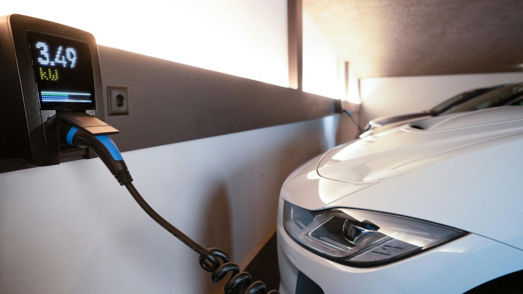 Seguro para veículos elétricos avança com uso de dados e melhora da rentabilidade
