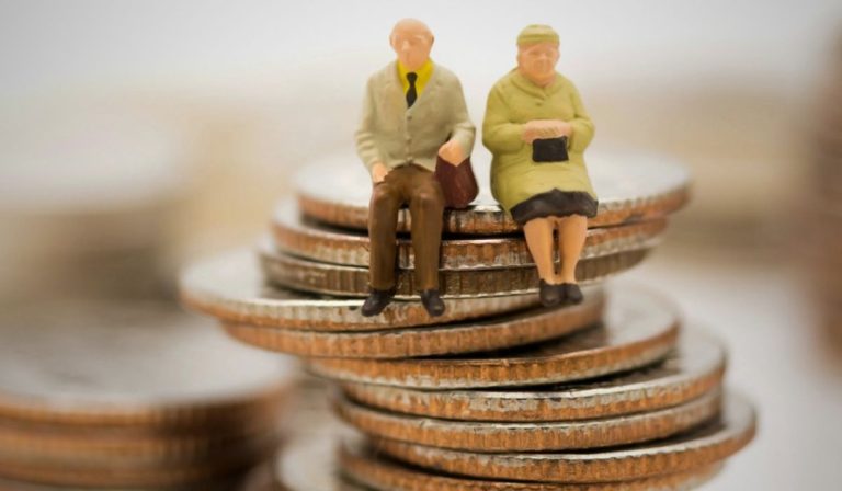 Seis em cada 10 brasileiros querem se aposentar até os 60 anos, mas menos da metade acredita que conseguirá